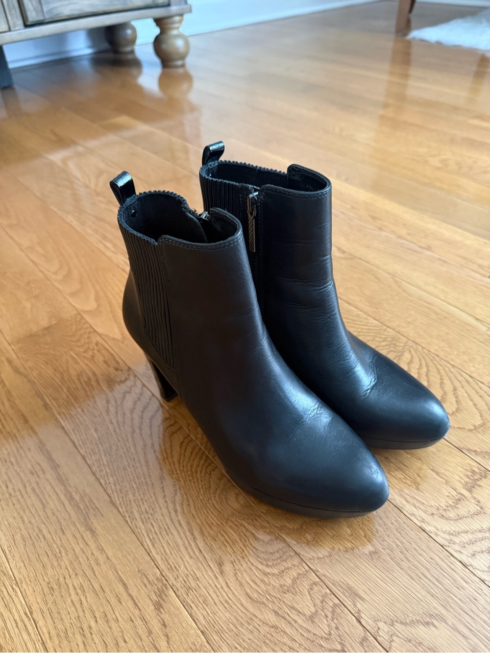 Rarely Worn Donald Pliner Heeled Boots 💞